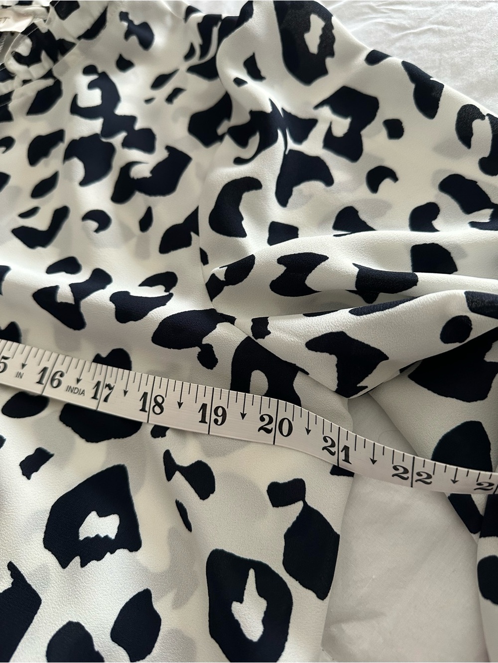 LOFT Black & White Animal Print Top size medium - Picture 5 of 9